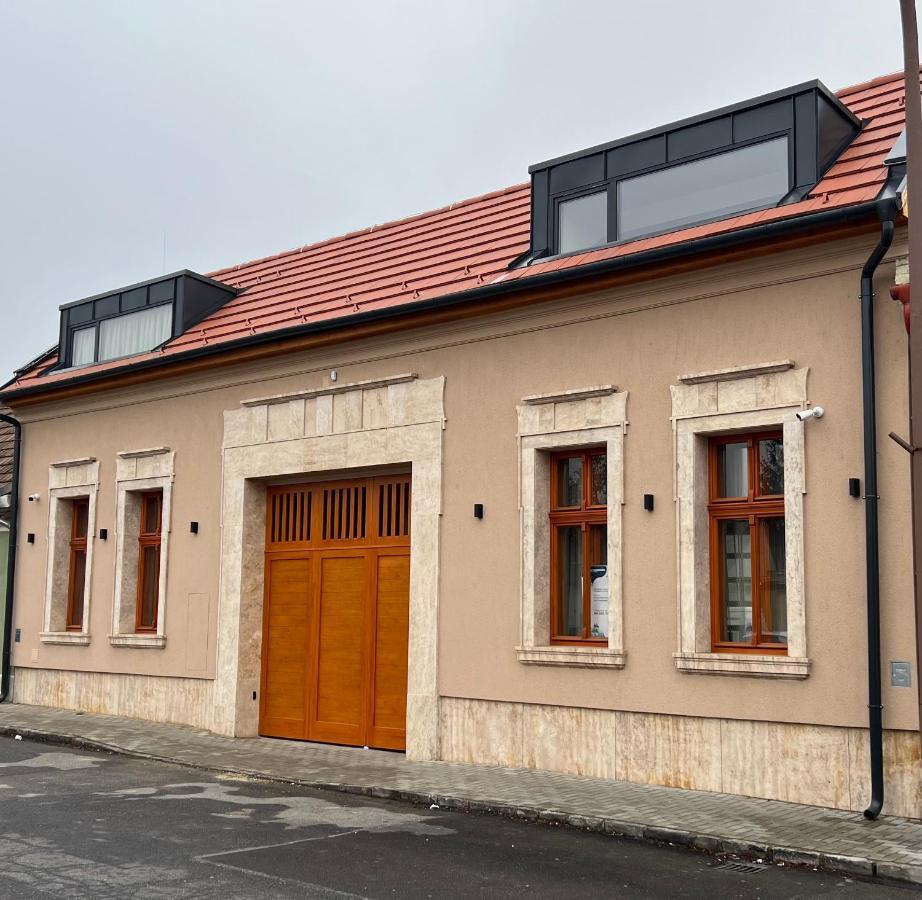 H11 Rooms Эстергом Экстерьер фото
